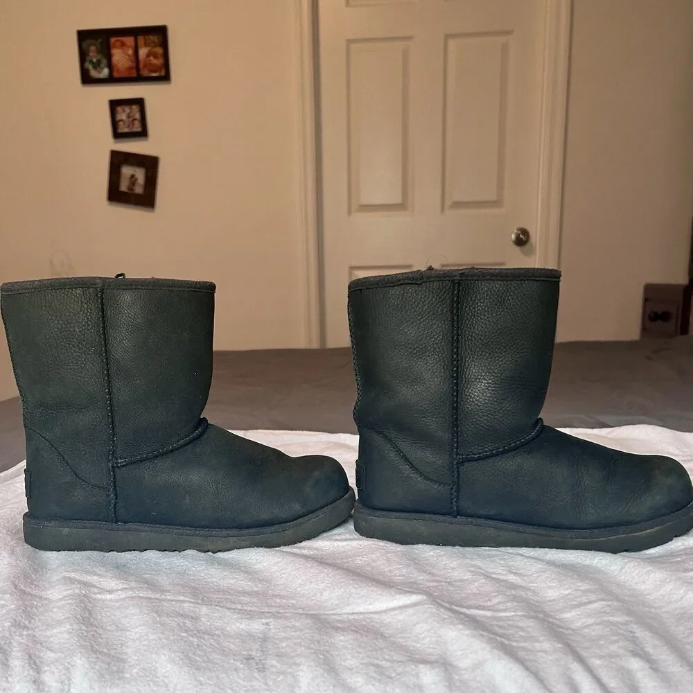 Girls  Classic Uggs Black Leather Ankle Boots Shoes Size 3Y